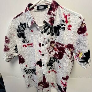 JOGAL MEN’S SHORT SLEEVE SIZE MEDIUM 
MULTI FLORAL BEACH SHIRT WHITE BACKGROUND